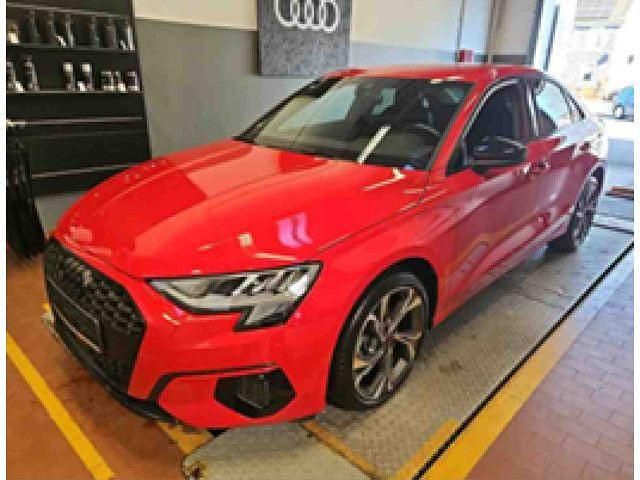 Gebraucht Audi A3 S-Line 116 PS (85 kW) 2023 Rot Limousine