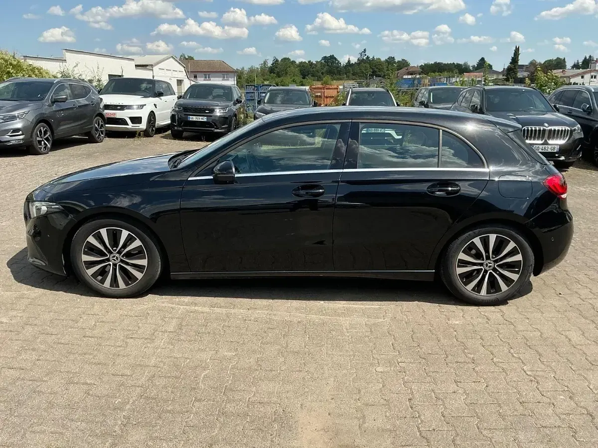 Gebraucht Mercedes A180 116 PS (85 kW) 2022 Schwarz Limousine