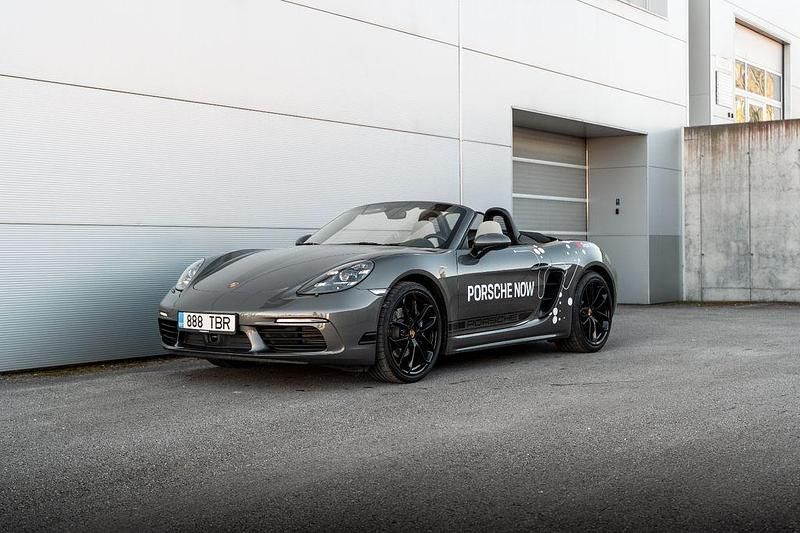 Grau Gebraucht 2025 Porsche 718 Boxster Edition Cabrio | 78.900 € (Etwas zu teuer) - Bild 1/4