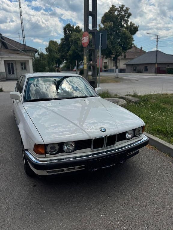 Weiß Gebraucht 1991 BMW 735 Limousine | 8.500 € - Bild 1/4
