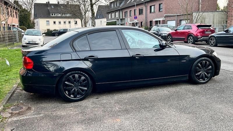 Gebraucht BMW 318 130 PS (95 kW) 2007 Schwarz Limousine