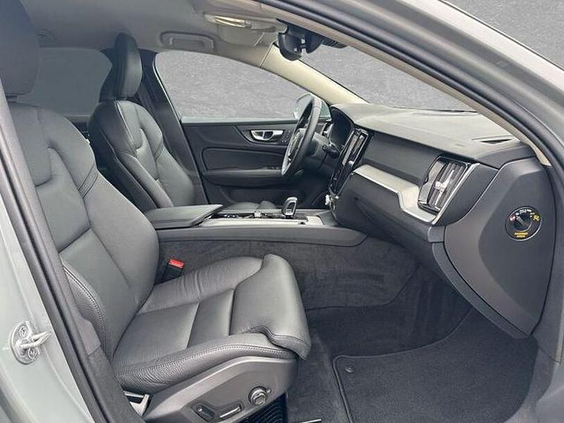 Gebraucht Volvo V60 Core 197 PS (144 kW) 2025 Grau Kombi