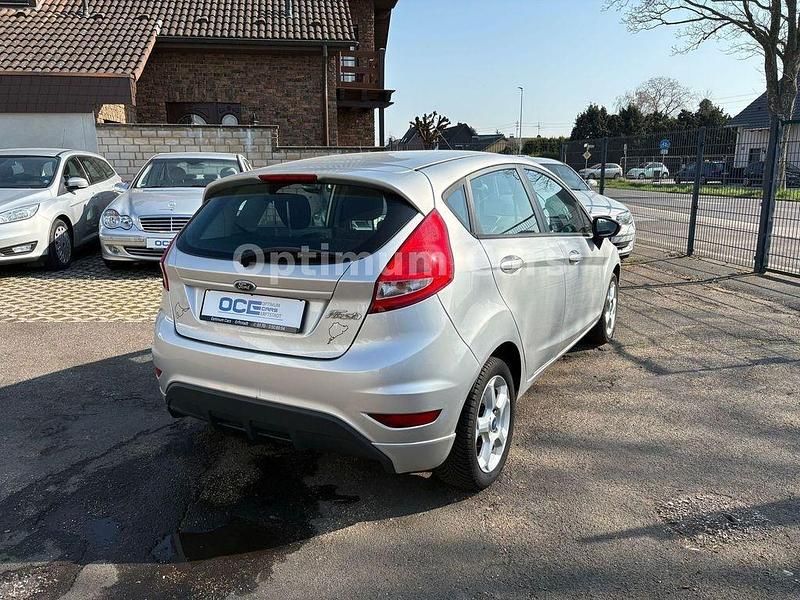 Gebraucht Ford Fiesta Trend 82 PS (60 kW) 2010 Silber Kleinwagen