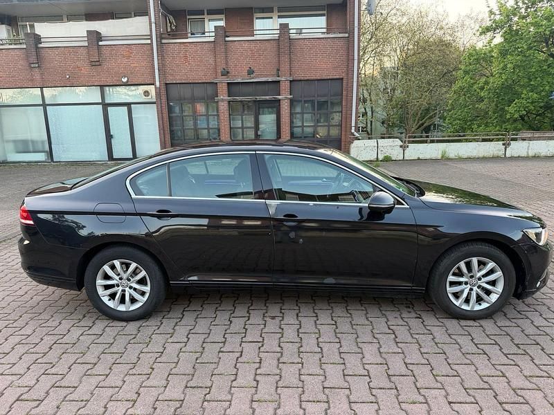 Second-hand VW Passat 120 CP (88 kW) 2017 Negru Berlinǎ