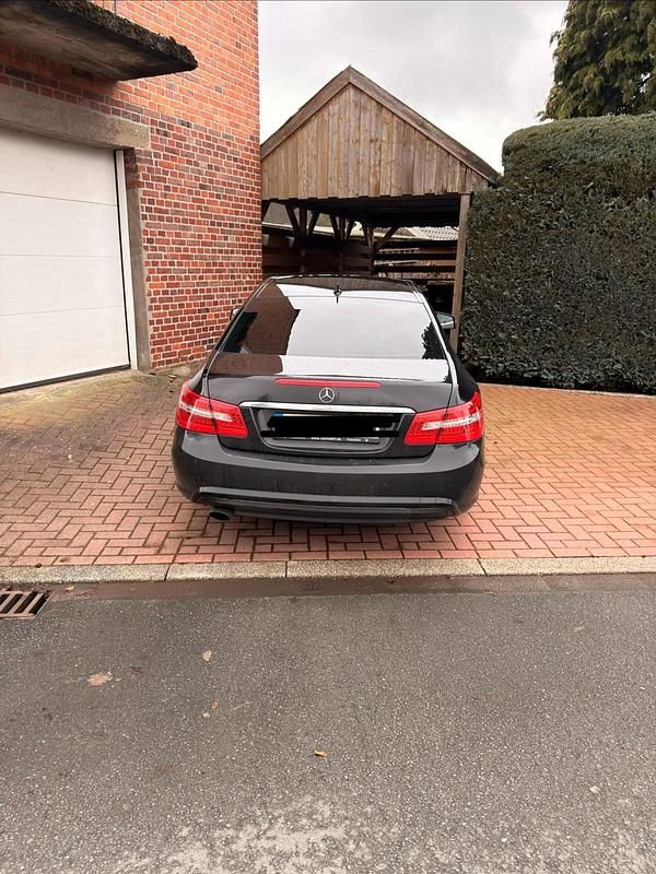 Gebraucht Mercedes E200 AMG 184 PS (135 kW) 2012 Schwarz Coupé