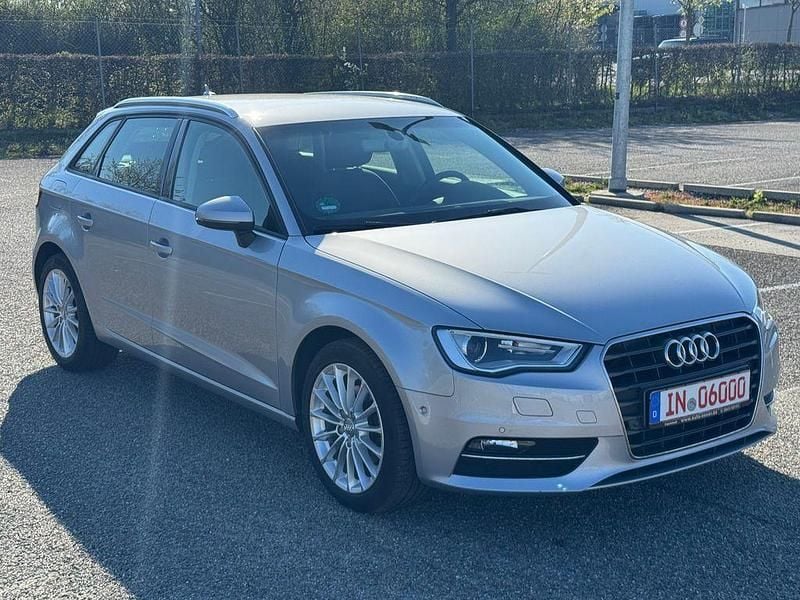 Second-hand Audi A3 Attraction 140 CP (102 kW) 2015 Argintiu Berlinǎ