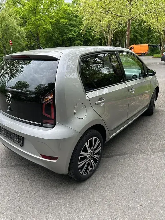 Second-hand VW up! 65 CP (47 kW) 2024 Argintiu Hatchback