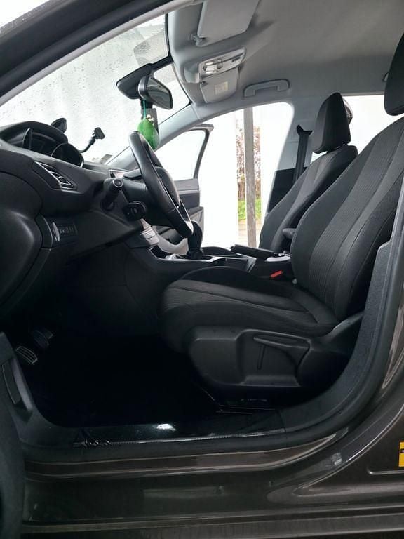 Gebraucht Peugeot 308 Active 102 PS (75 kW) 2015 Grau Limousine