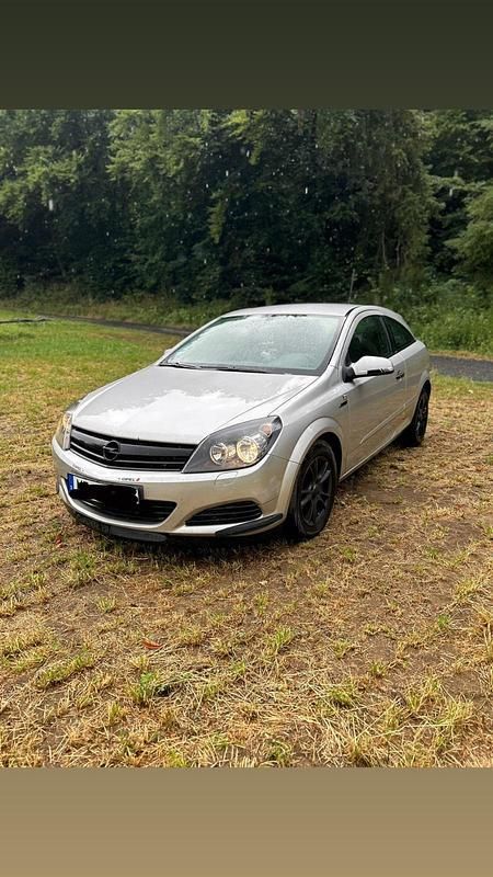 Silber Gebraucht 2005 Opel Astra GTC Coupé | 2.999 € - Bild 1/4