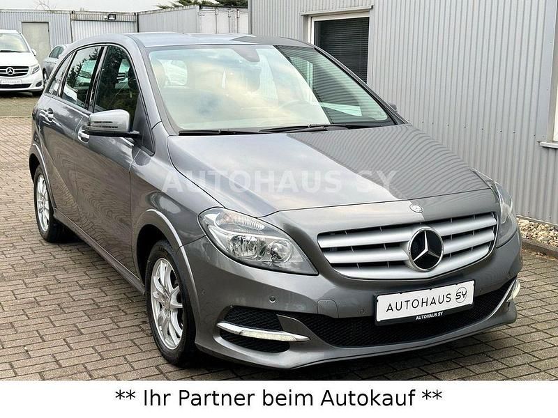 Gebraucht Mercedes B200 156 PS (114 kW) 2015 Grau Van / Kleinbus