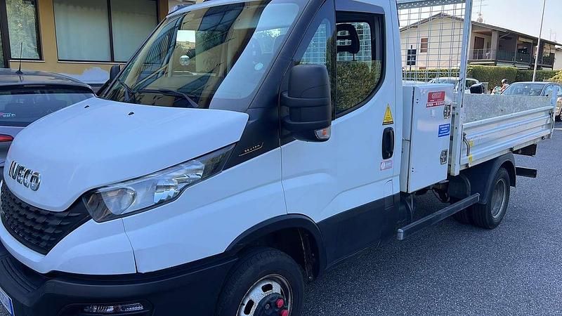 Weiß Gebraucht 2019 Iveco Daily | 24.900 € - Bild 1/4
