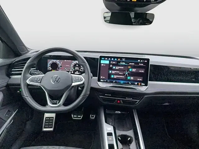 Gebraucht VW Passat R-line 150 PS (110 kW) 2024 Grau Kombi