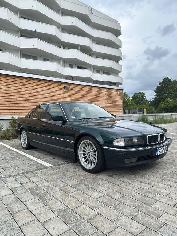 Grün Gebraucht 1997 BMW 735 Limousine | 8.300 € (Fairer Preis) - Bild 1/4