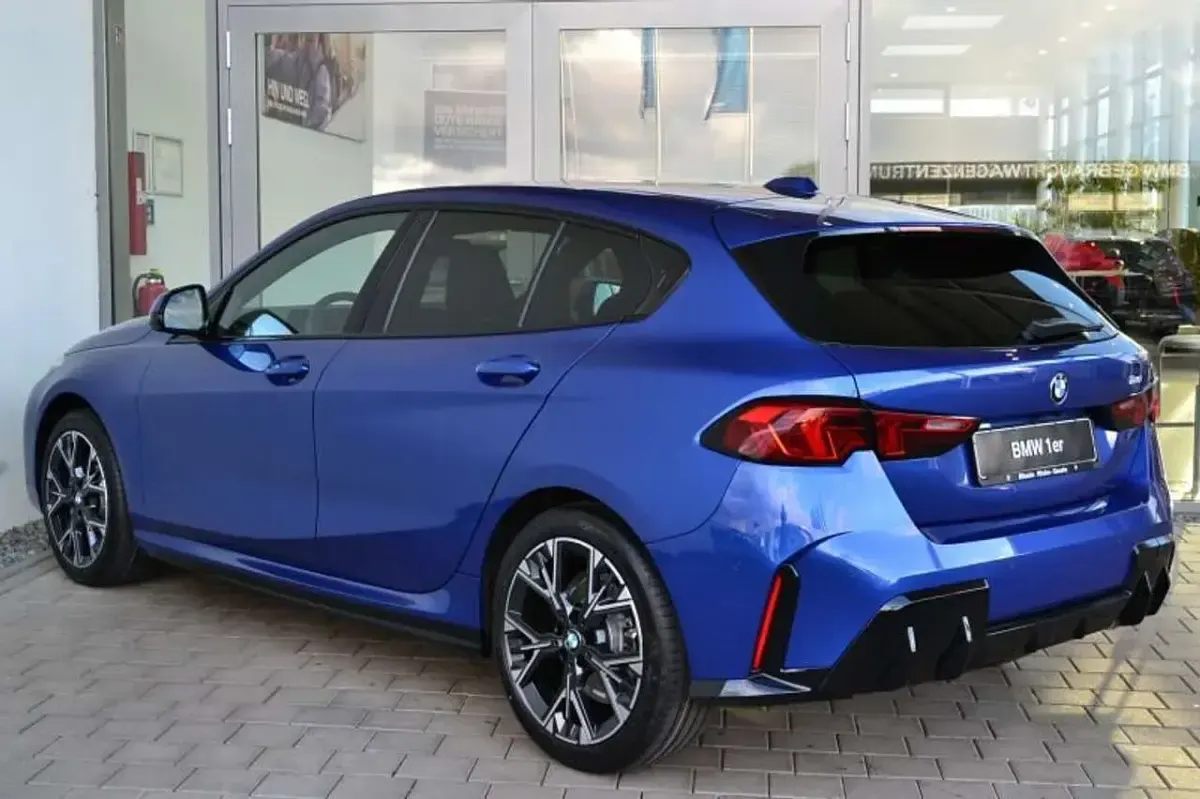 Neu BMW 120 Sport Line 177 PS (130 kW) 2026 Schwarz uni Kleinwagen
