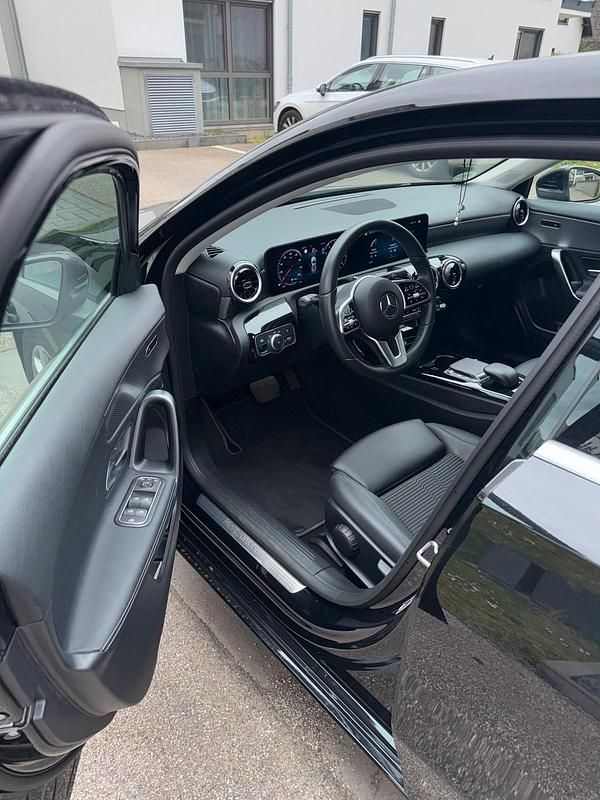 Gebraucht Mercedes A250 225 PS (165 kW) 2022 Schwarz Kleinwagen