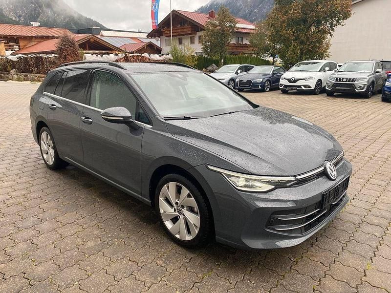 Blau Gebraucht 2025 VW Golf VIII Style Limousine | 28.500 € (Guter Preis) - Bild 1/4