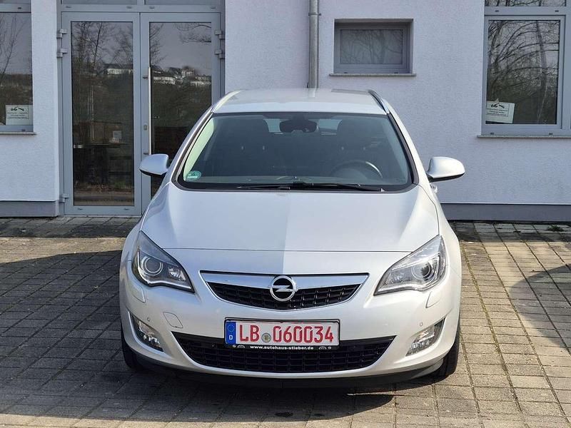Gebraucht Opel Astra Innovation 160 PS (117 kW) 2011 Argon silber/ice silver (m2) Kombi