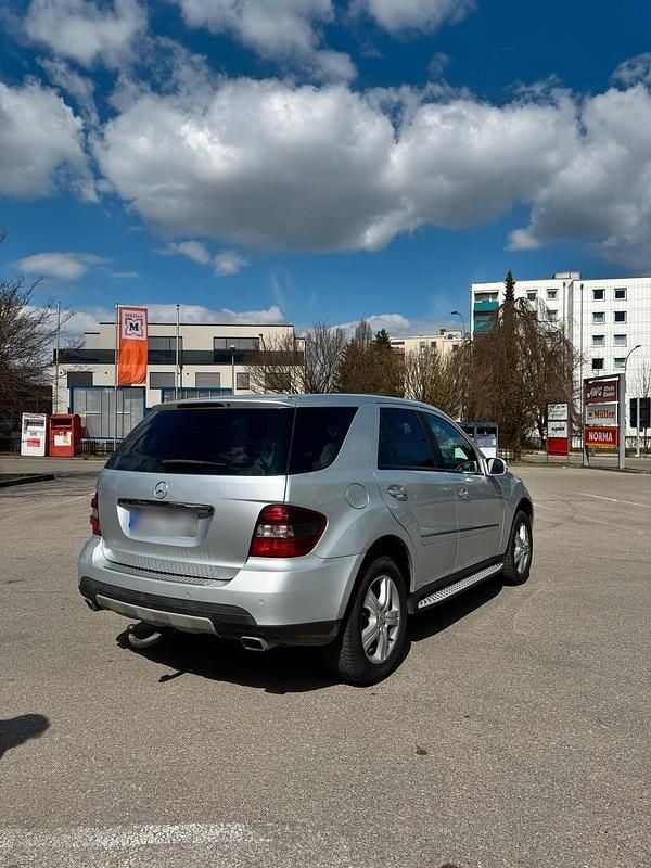 Gebraucht Mercedes ML320 224 PS (164 kW) 2007 Silber SUV