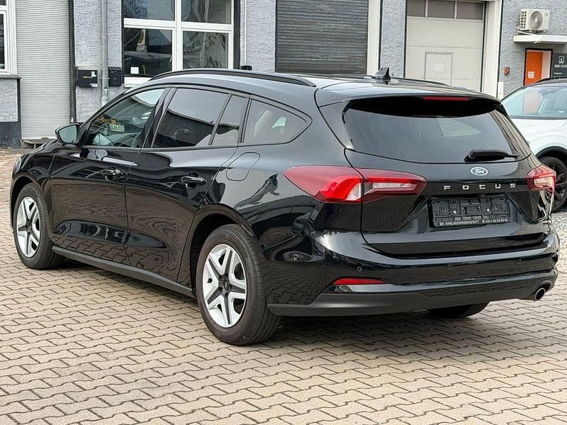 Gebraucht Ford Focus Cool & Connect 120 PS (88 kW) 2022 Schwarz Limousine