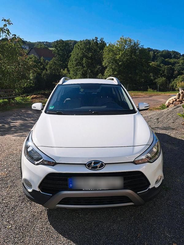 Weiß Gebraucht 2019 Hyundai i20 Active Kleinwagen | 9.900 € (Superpreis) - Bild 1/4