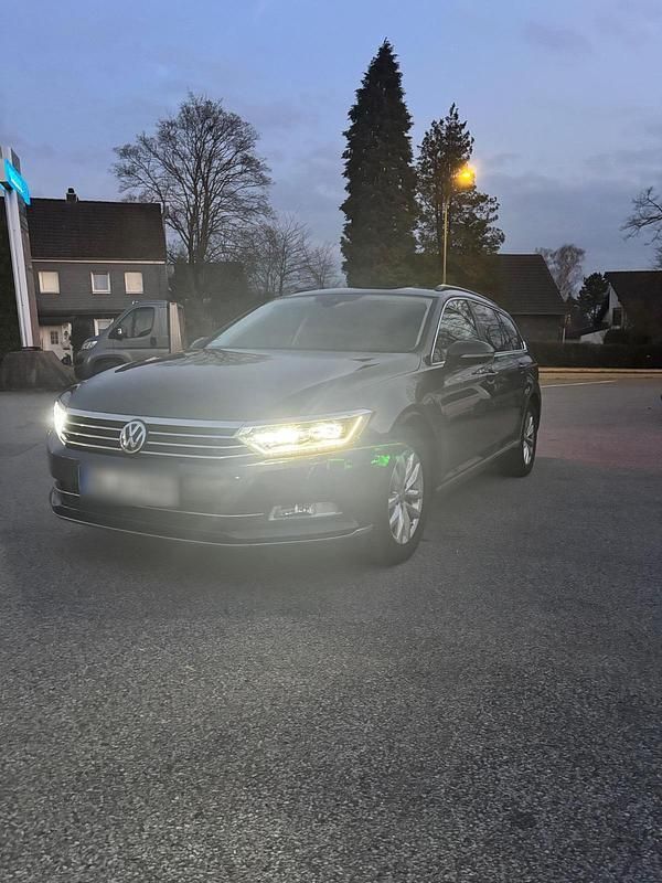 Schwarz Gebraucht 2019 VW Passat Comfortline Kombi | 14.800 € (Fairer Preis) - Bild 1/4