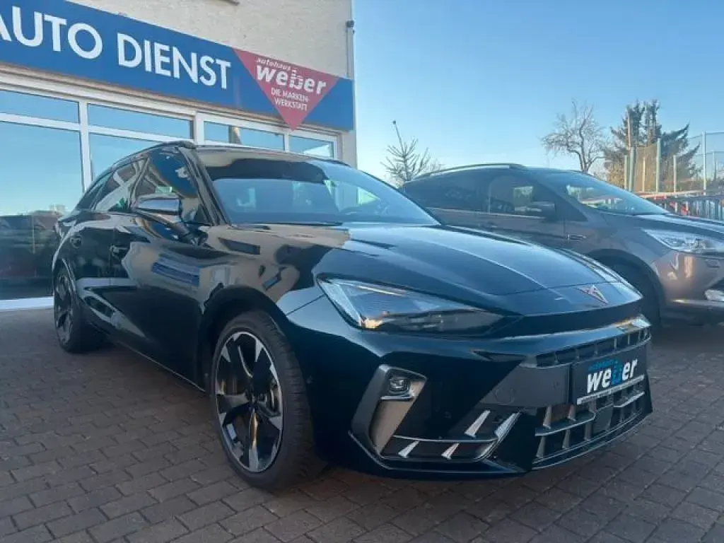 Second-hand Cupra Leon 150 CP (110 kW) 2024 Negru Break