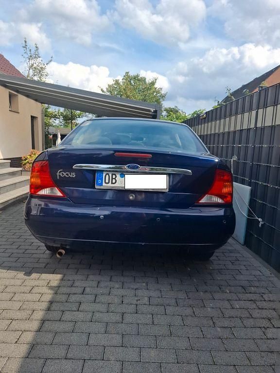 Gebraucht Ford Focus Ghia 101 PS (74 kW) 2001 Blau Limousine