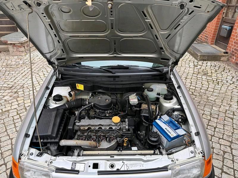Gebraucht Opel Astra 70 PS (51 kW) 1993 Silber Limousine