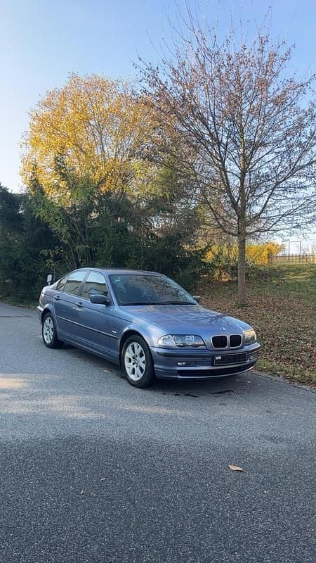Blau Gebraucht 2001 BMW 316 Limousine | 2.450 € - Bild 1/4