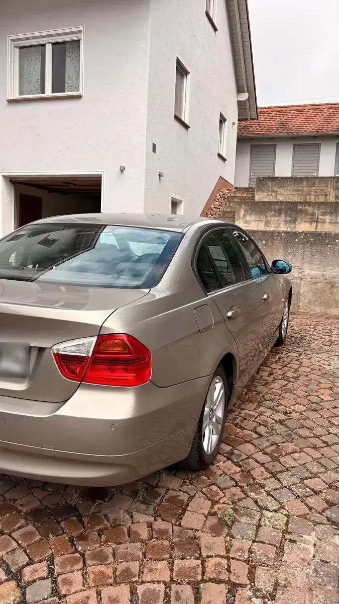 Gebraucht BMW 320 150 PS (110 kW) 2007 Gold Limousine
