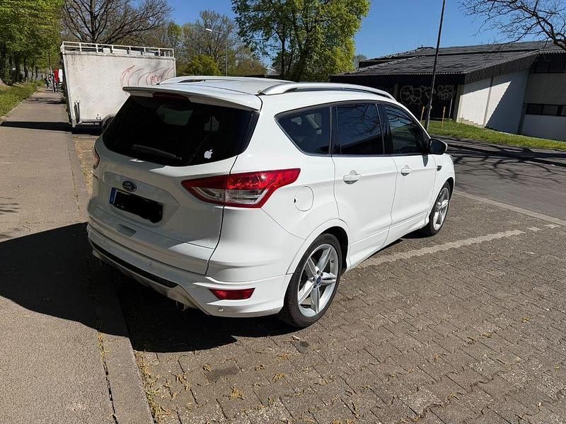 Gebraucht Ford Kuga Individual 163 PS (119 kW) 2014 Weiß SUV