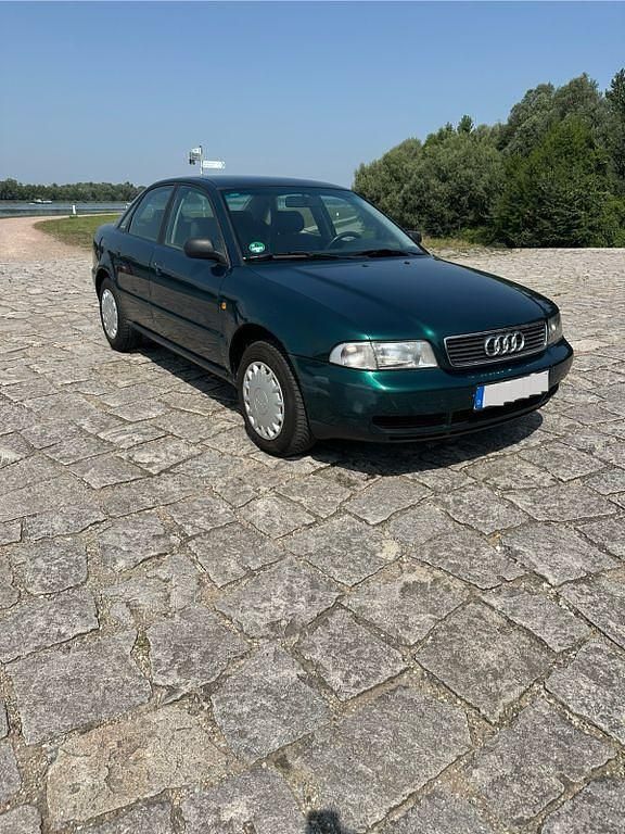 Grün Gebraucht 1996 Audi A4 Limousine | 2.600 € - Bild 1/4