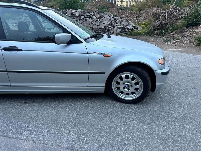 Gebraucht BMW 318 143 PS (105 kW) 2004 Silber Kombi