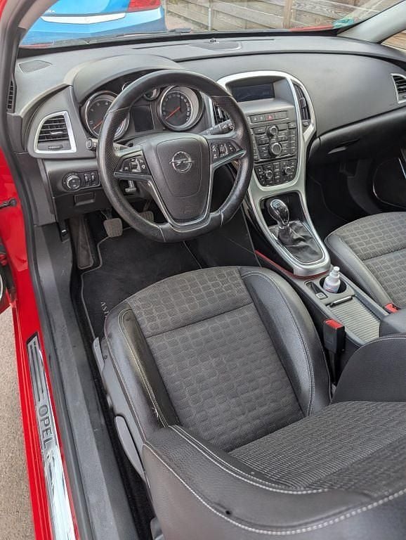 Gebraucht Opel Astra GTC S 131 PS (96 kW) 2014 Rot Limousine