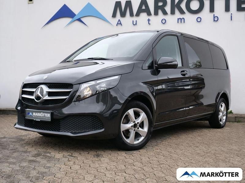 Grau Gebraucht 2022 Mercedes V220 Van / Kleinbus | 39.990 € (Superpreis) - Bild 1/4