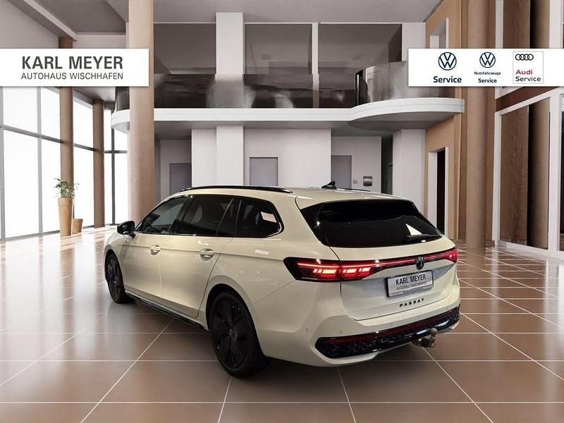 Gebraucht VW Passat R-line 150 PS (110 kW) 2024 Weiß Limousine