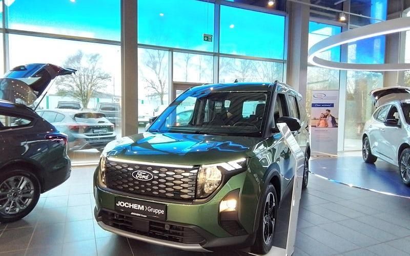 Neu Ford Tourneo Courier Active 100 kW (136 PS) 2025 Grün Van / Kleinbus