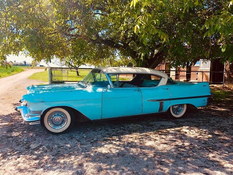 Second-hand Cadillac Deville 325 CP (239 kW) 1957 Berlinǎ