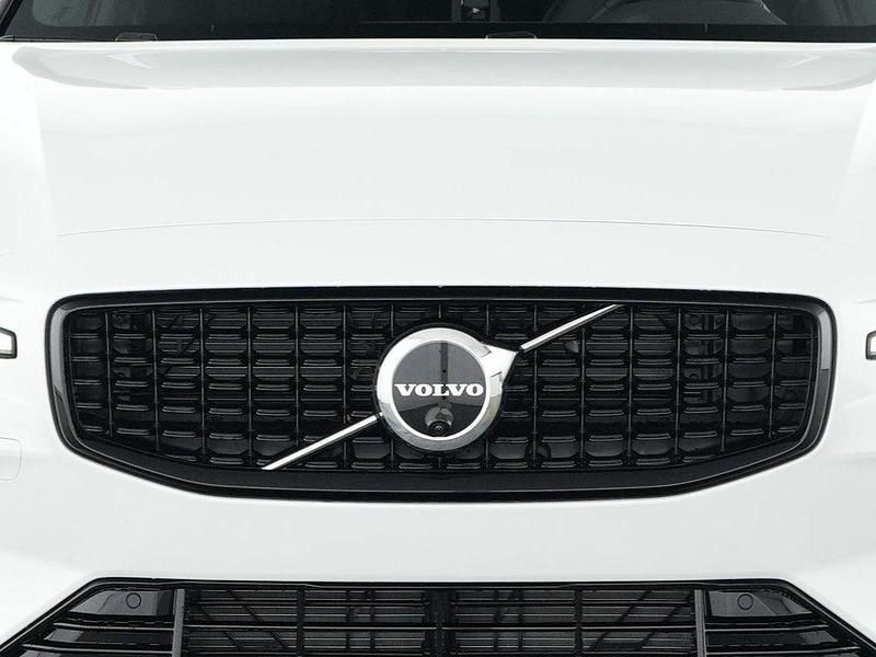 Gebraucht Volvo V60 Plus 197 PS (144 kW) 2025 Weiß Kombi