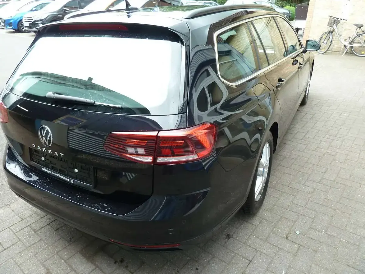 Gebraucht VW Passat Business 150 PS (110 kW) 2023 Deep black perleffekt Kombi