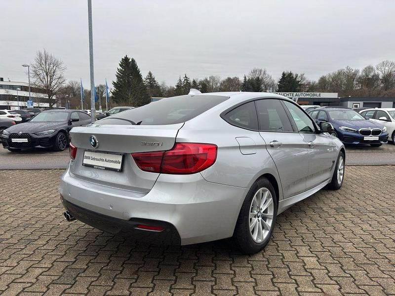 Gebraucht BMW 330 M Sport 252 PS (185 kW) 2017 Glaciersilber metallic Limousine