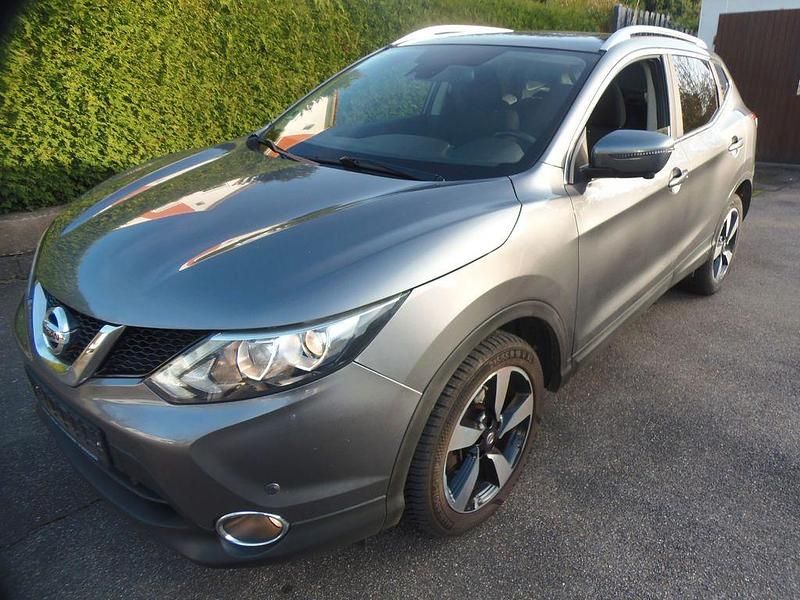 Grau Gebraucht 2015 Nissan Qashqai Acenta SUV | 11.450 € (Guter Preis) - Bild 1/4
