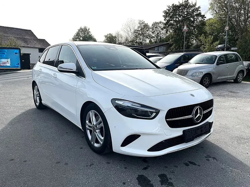 Gebraucht Mercedes B180 116 PS (85 kW) 2024 Weiß Van / Kleinbus