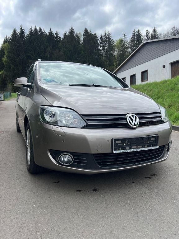 Braun Gebraucht 2010 VW Golf Plus Team Van / Kleinbus | 4.900 € (Guter Preis) - Bild 1/4
