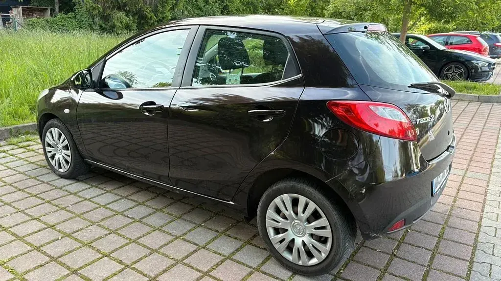 Używany Mazda 2 Dynamic 103 KM (75 kW) 2009 Purpurowy Hatchback