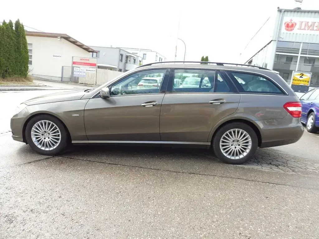 Gebraucht Mercedes E200 136 PS (100 kW) 2011 Grau Limousine