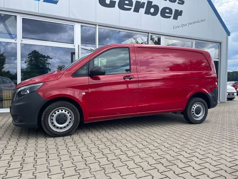 Rot Gebraucht 2020 Mercedes Vito Van / Kleinbus | 16.499 € (Fairer Preis) - Bild 1/4