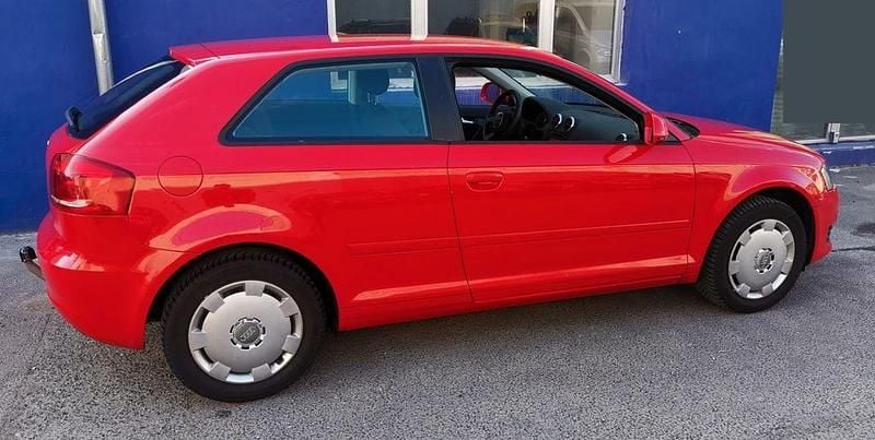 Gebraucht Audi A3 Attraction 102 PS (75 kW) 2010 Rot Kleinwagen