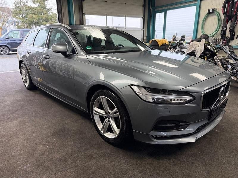 Gebraucht Volvo V90 Momentum 235 PS (172 kW) 2018 Grau Kombi
