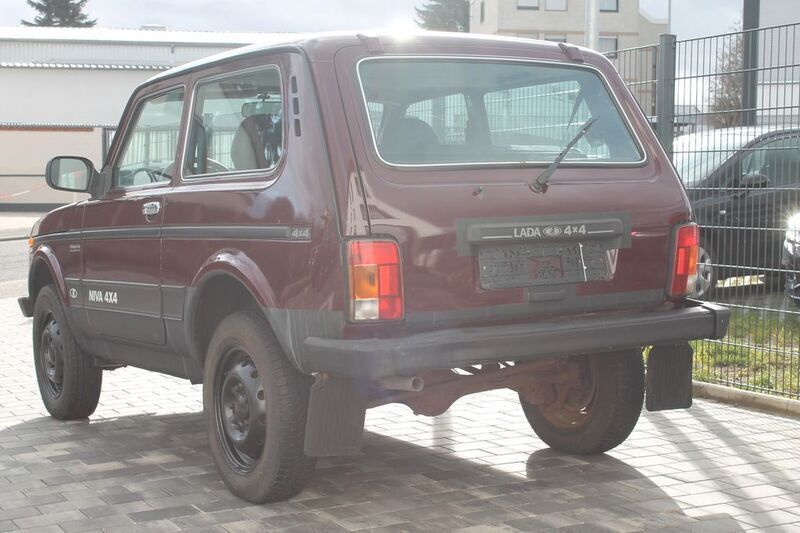 Second-hand Lada niva 83 CP (61 kW) 2010 Roșu SUV